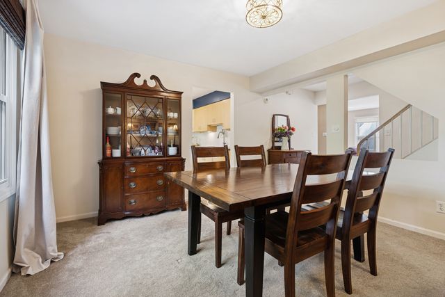 245 Stone Manor Circle, Batavia, IL 60510