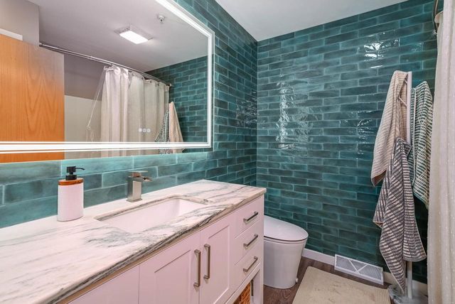 66 S Gardens Way, Fitchburg, WI 53711