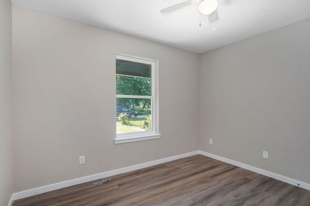 1815 N Tyler Avenue, Springfield, MO 65802