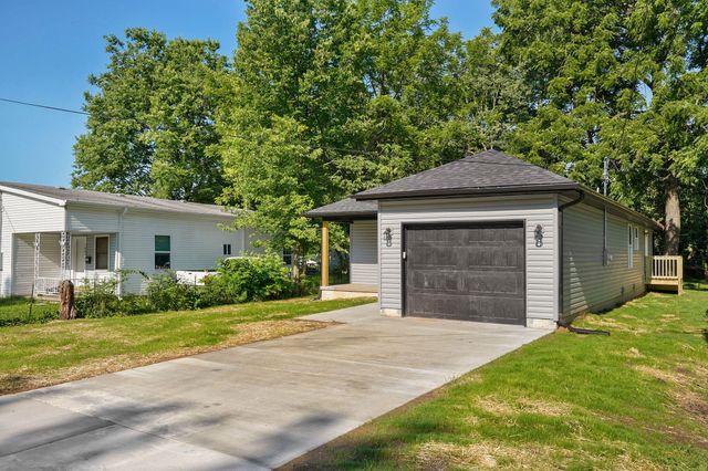 1815 N Tyler Avenue, Springfield, MO 65802