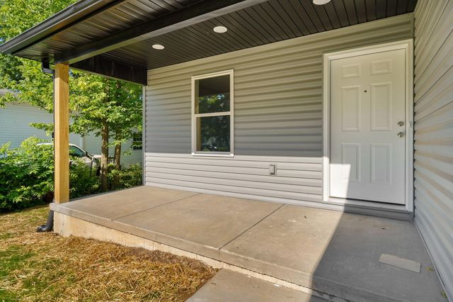 1815 N Tyler Avenue, Springfield, MO 65802