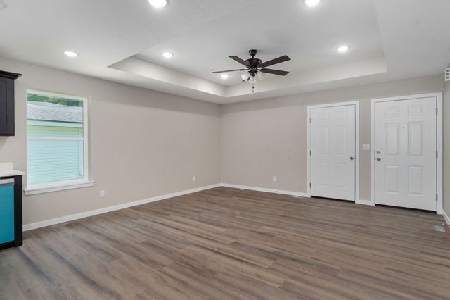 1815 N Tyler Avenue, Springfield, MO 65802