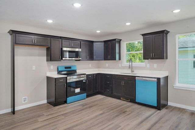 1815 N Tyler Avenue, Springfield, MO 65802