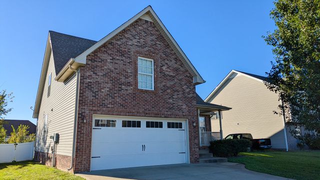 1209 Chinook Cir, Clarksville, TN 37042