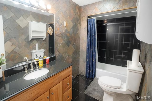 1944 Americana Way, Fenton, MO 63026