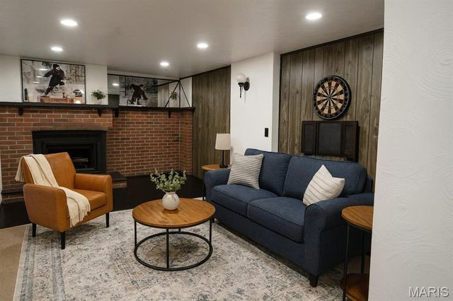 1944 Americana Way, Fenton, MO 63026