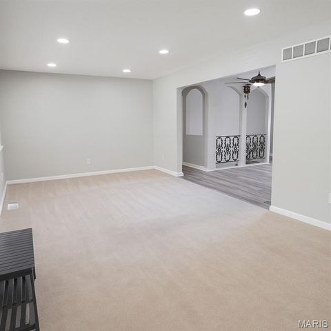 1944 Americana Way, Fenton, MO 63026