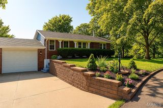 1944 Americana Way, Fenton, MO 63026