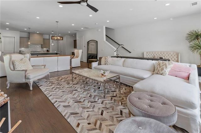 323-1 S Esplanade, Alpharetta, GA 30009
