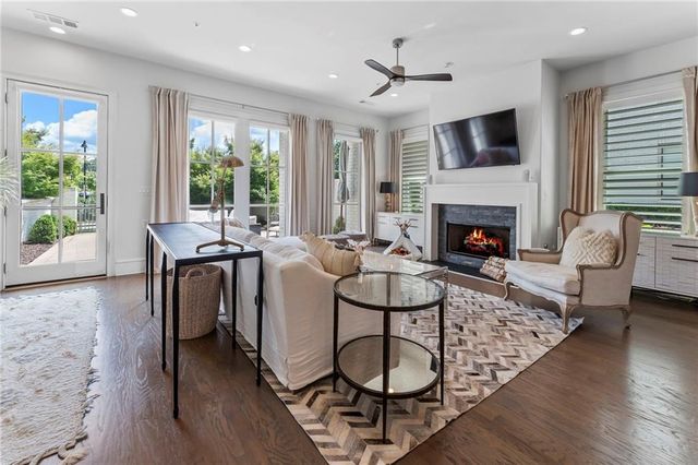 323-1 S Esplanade, Alpharetta, GA 30009