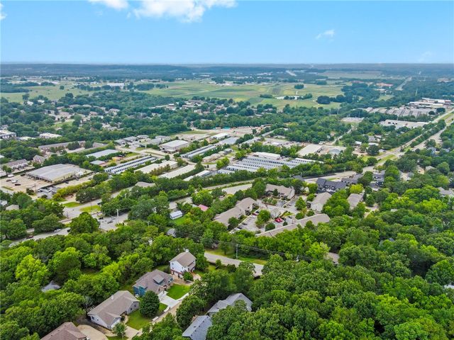 1674 N Forest Hts, Fayetteville, AR 72703