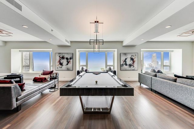 800 N MICHIGAN Avenue 4801, Chicago, IL 60611