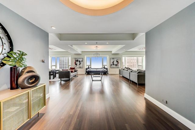 800 N MICHIGAN Avenue 4801, Chicago, IL 60611