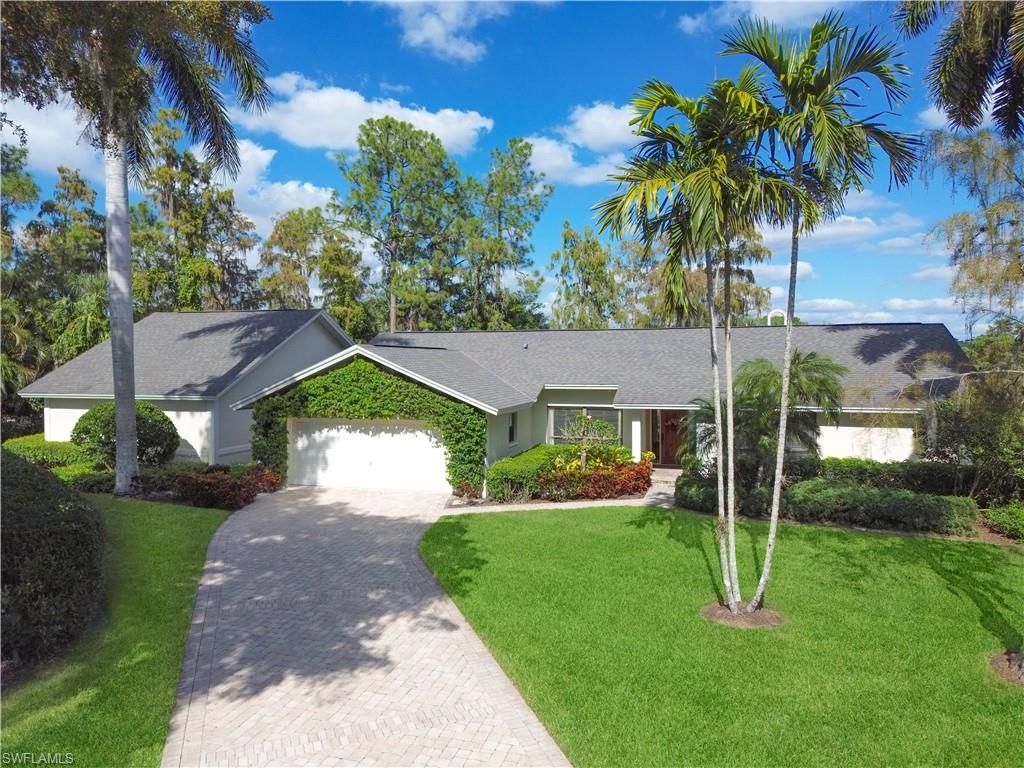 4 Stonehedge PT, Naples, FL 34105