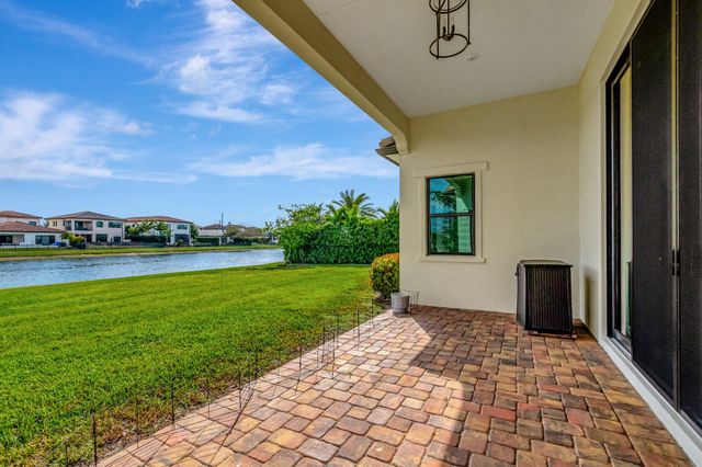 8212 Grand Prix Lane, Boynton Beach, FL 33472