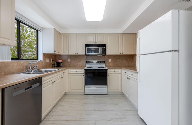 7230 Clunie Place 15403, Delray Beach, FL 33446