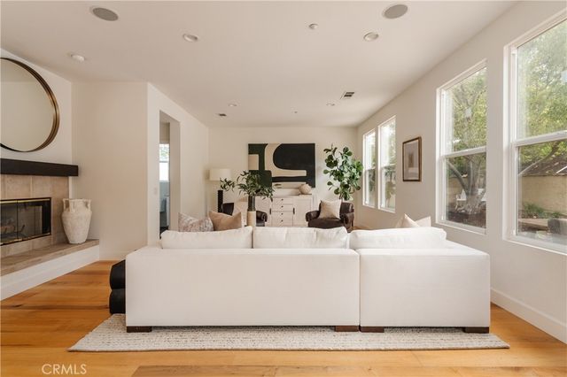 747 E Milford Street, Los Angeles, CA 90042