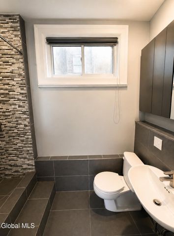 352 State Street APT 6A, Albany, NY 12210