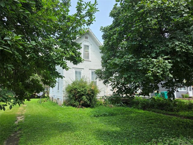 313 E North Street, Winterset, IA 50273