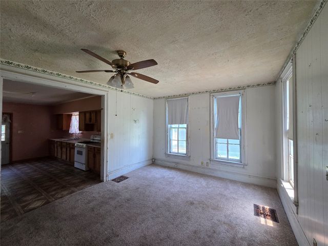 313 E North Street, Winterset, IA 50273