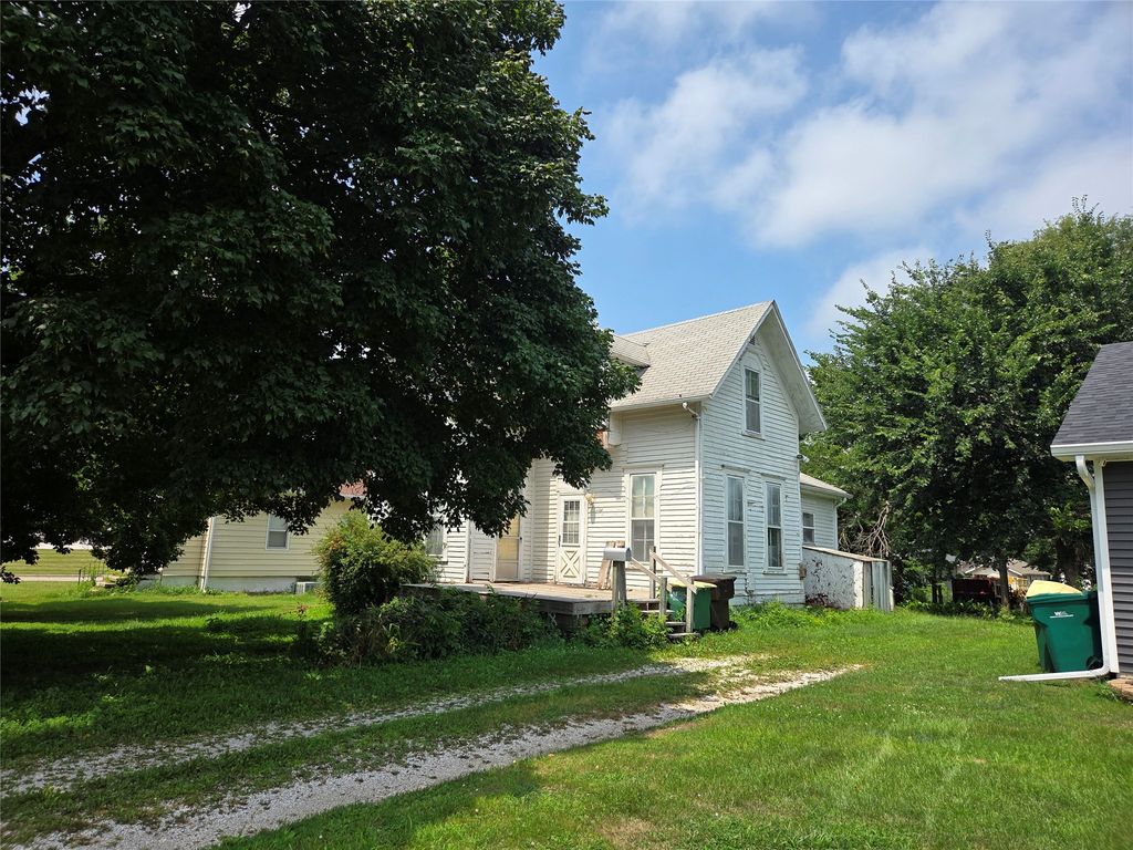 313 E North Street, Winterset, IA 50273