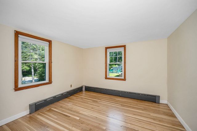 9 Hinckley Rd, Tewksbury, MA 01876