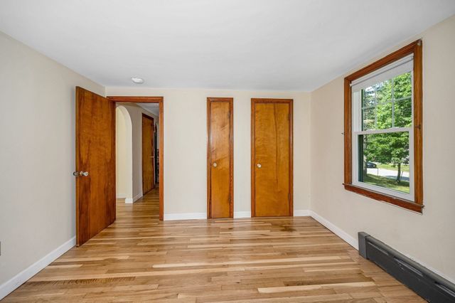 9 Hinckley Rd, Tewksbury, MA 01876