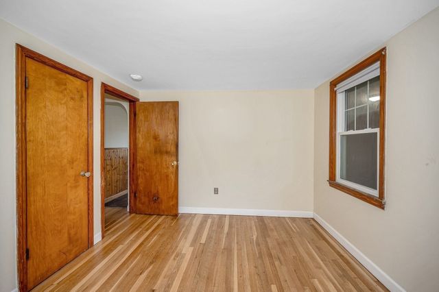 9 Hinckley Rd, Tewksbury, MA 01876