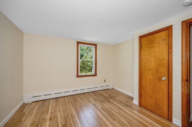 9 Hinckley Rd, Tewksbury, MA 01876