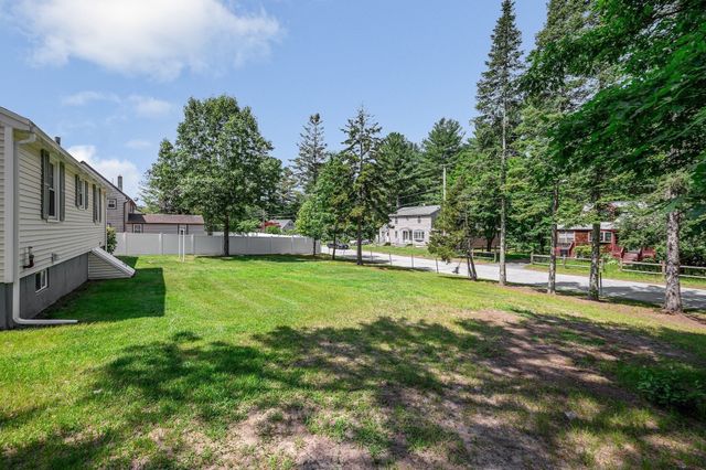 9 Hinckley Rd, Tewksbury, MA 01876