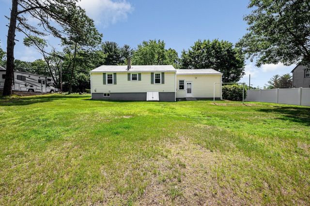 9 Hinckley Rd, Tewksbury, MA 01876