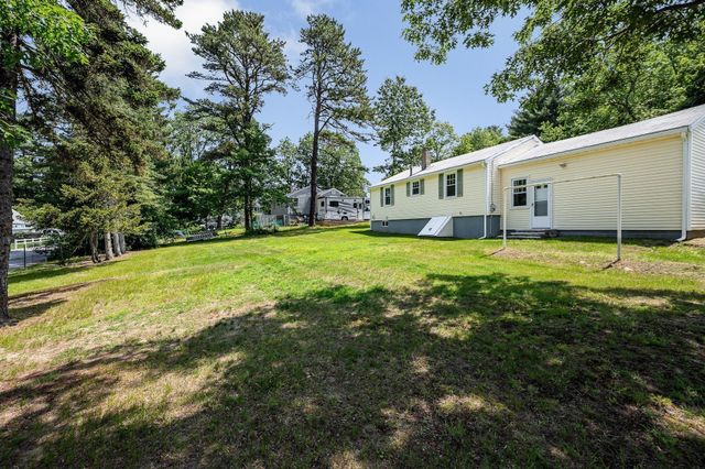 9 Hinckley Rd, Tewksbury, MA 01876