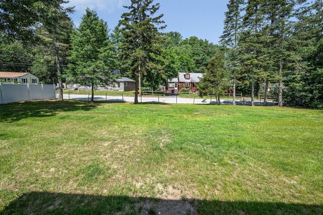 9 Hinckley Rd, Tewksbury, MA 01876