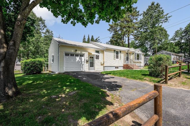 9 Hinckley Rd, Tewksbury, MA 01876