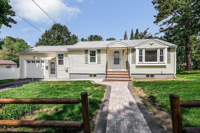 9 Hinckley Rd, Tewksbury, MA 01876