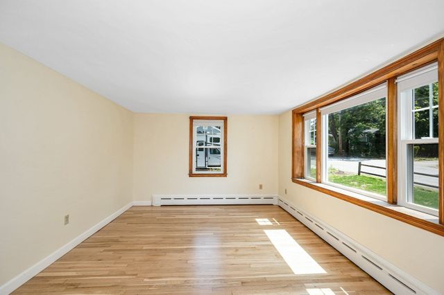 9 Hinckley Rd, Tewksbury, MA 01876