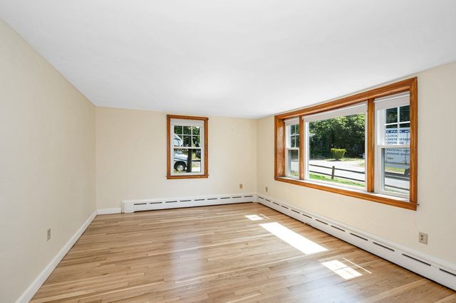 9 Hinckley Rd, Tewksbury, MA 01876