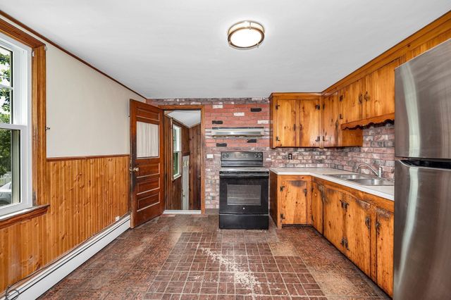 9 Hinckley Rd, Tewksbury, MA 01876