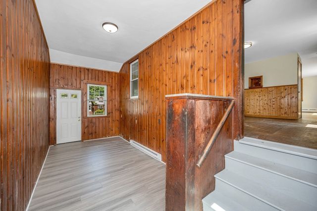 9 Hinckley Rd, Tewksbury, MA 01876