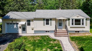 9 Hinckley Rd, Tewksbury, MA 01876