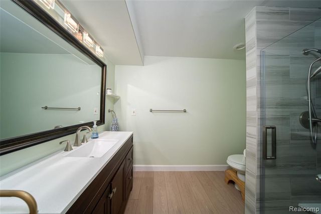 5590 Hillcrest Circle, West Bloomfield, MI 48322