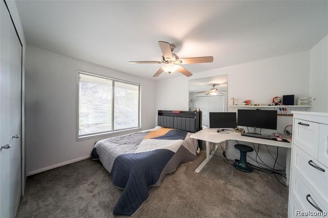 5590 Hillcrest Circle, West Bloomfield, MI 48322