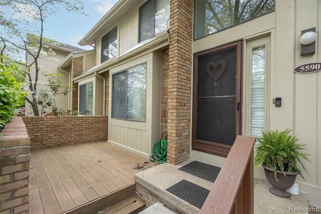 5590 Hillcrest Circle, West Bloomfield, MI 48322