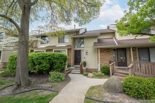 5590 Hillcrest Circle, West Bloomfield, MI 48322