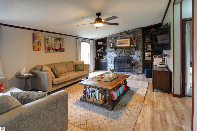 1953 E Brentwood Street, Grawn, MI 49637