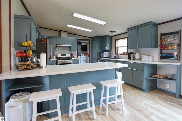 1953 E Brentwood Street, Grawn, MI 49637