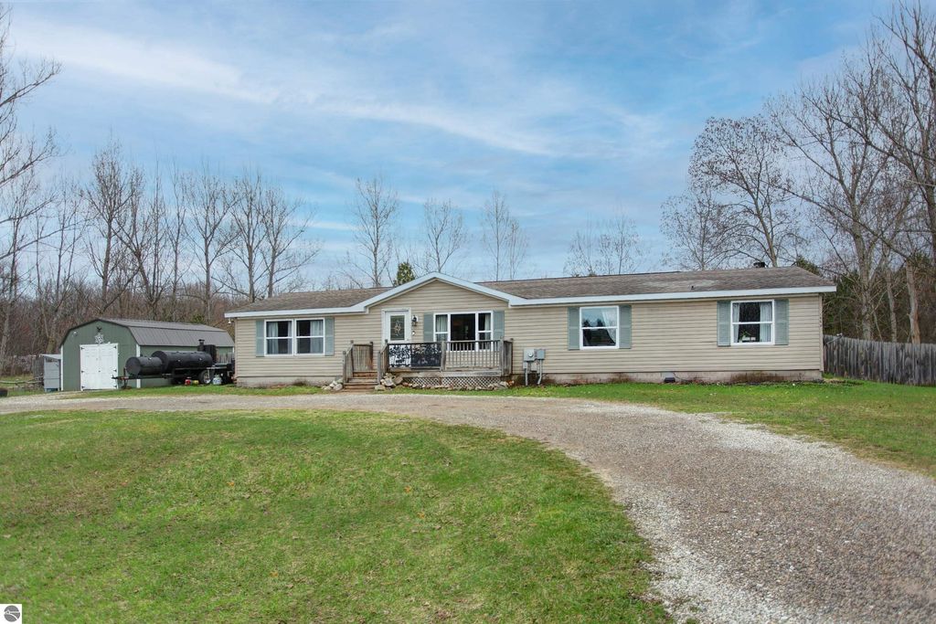 1953 E Brentwood Street, Grawn, MI 49637
