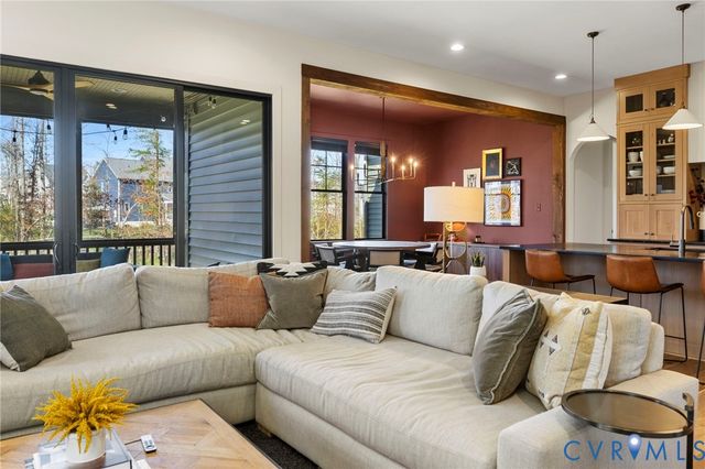 17318 Otter Dr, Moseley, VA 23120