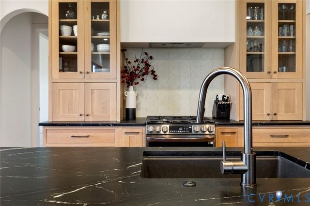 17318 Otter Dr, Moseley, VA 23120