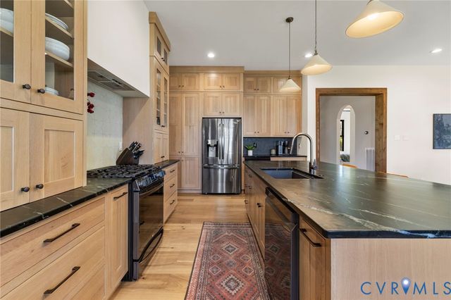 17318 Otter Dr, Moseley, VA 23120